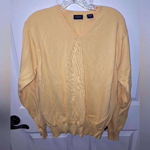 An Izod v-neck pullover sweater in a men's size large. 100% cotton. EUC. - Picture 1 of 7